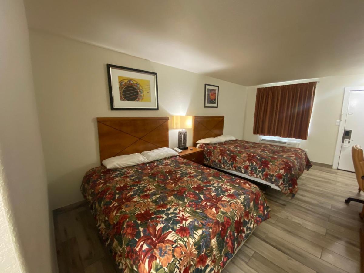 Cedar Creek Inn Bertram Buitenkant foto