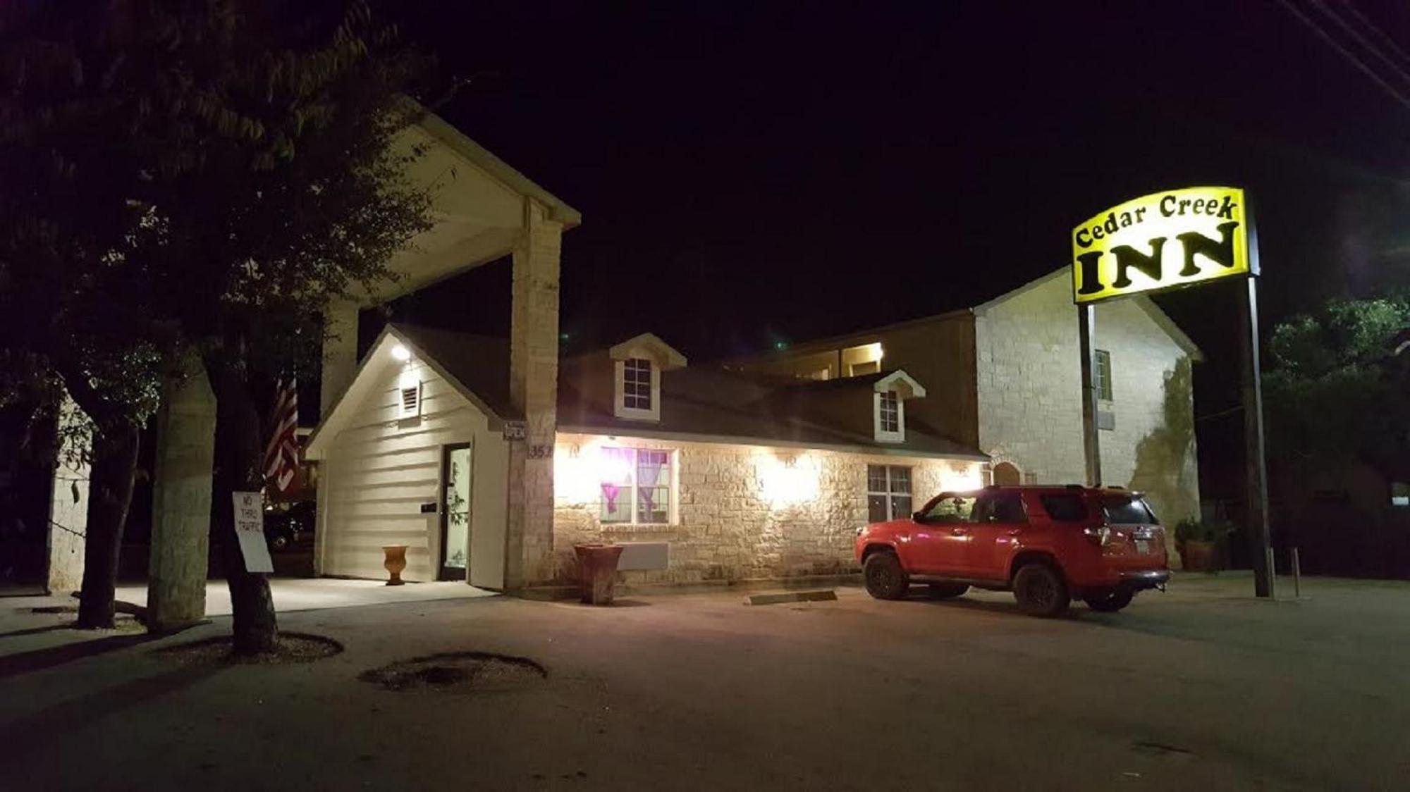 Cedar Creek Inn Bertram Buitenkant foto
